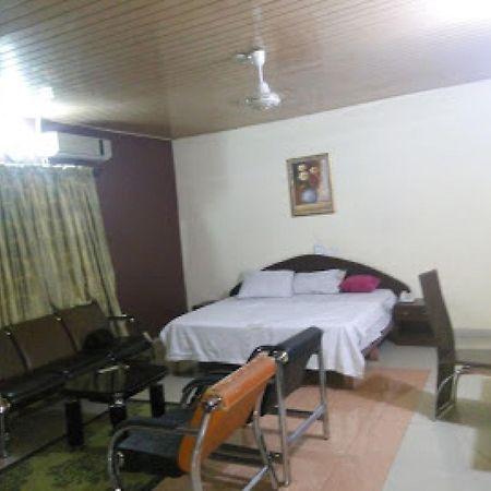 Room In Lodge - Clen-Phil Hotels And Suite Port Harcourt Exterior photo