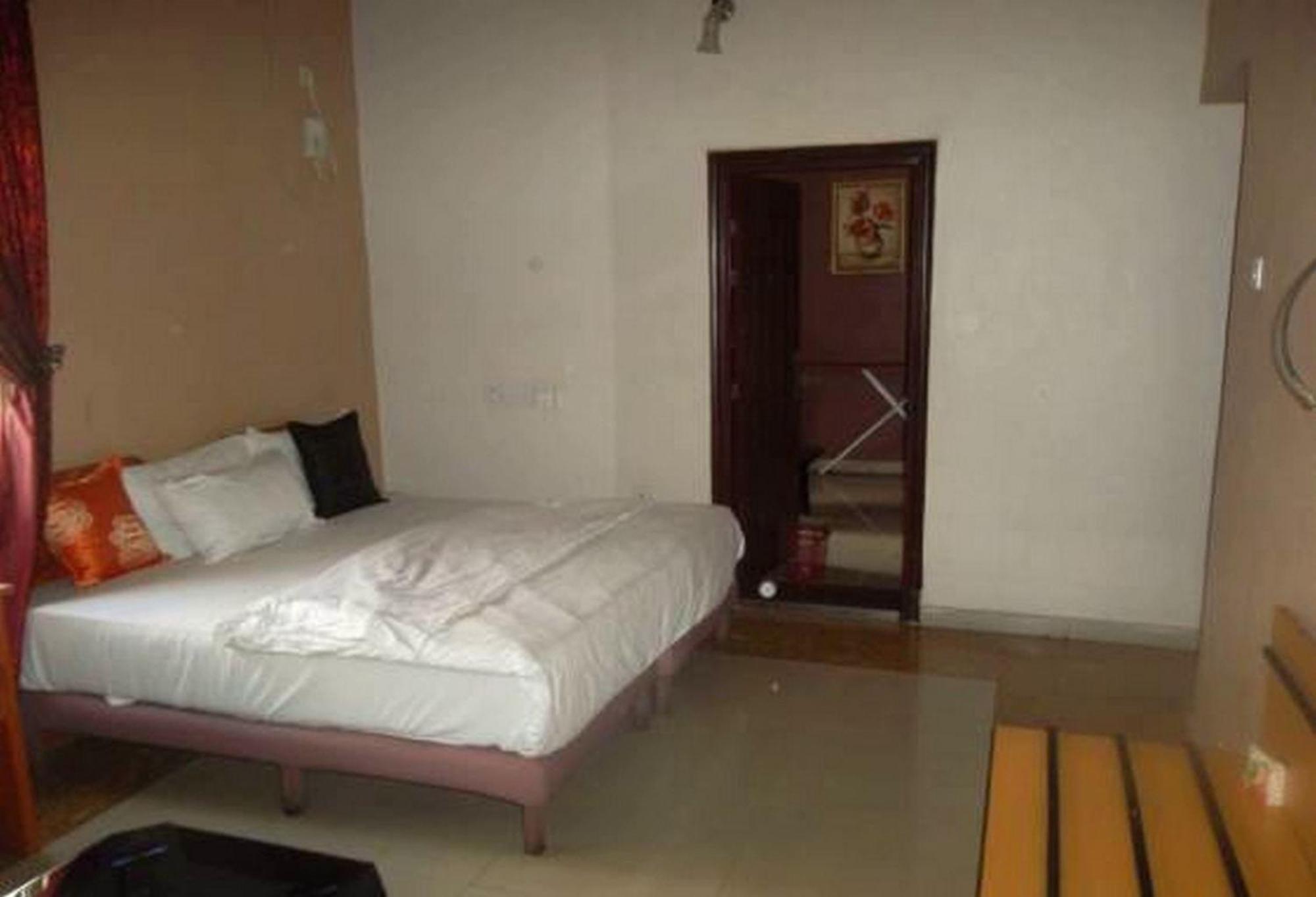 Room In Lodge - Clen-Phil Hotels And Suite Port Harcourt Exterior photo