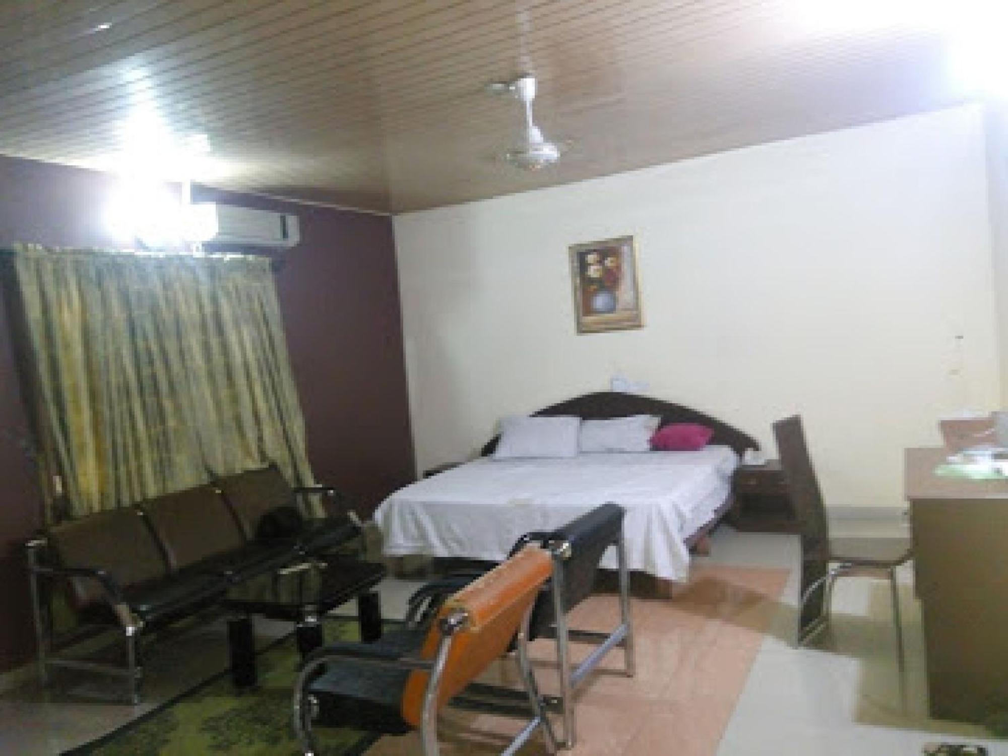 Room In Lodge - Clen-Phil Hotels And Suite Port Harcourt Exterior photo