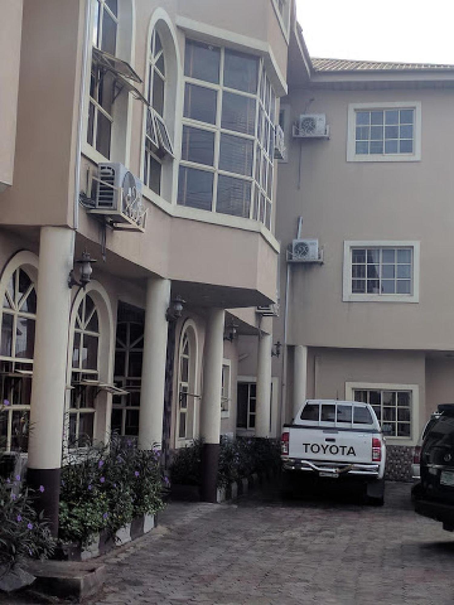 Room In Lodge - Clen-Phil Hotels And Suite Port Harcourt Exterior photo