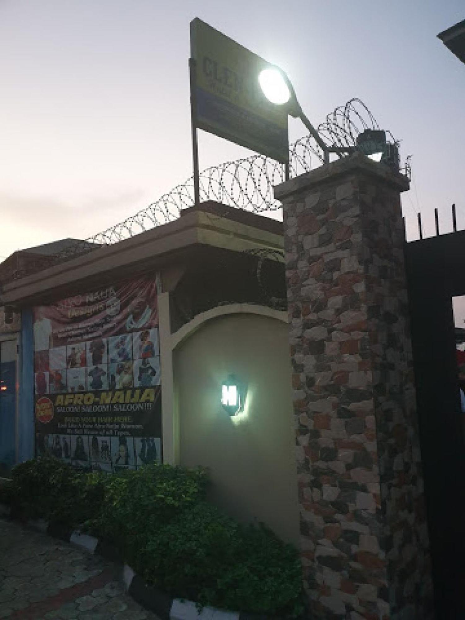 Room In Lodge - Clen-Phil Hotels And Suite Port Harcourt Exterior photo
